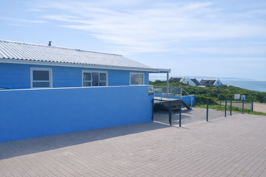 5 Bedroom Property for Sale in Boggomsbaai Western Cape